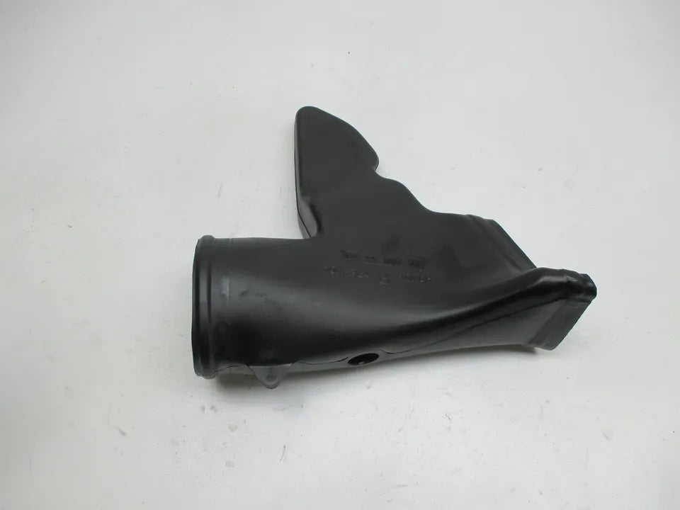 right RAM AIR INTAKE DUCT TUBE 64330-MBW-A10 CBR600 F4I - 2002 CO : 441