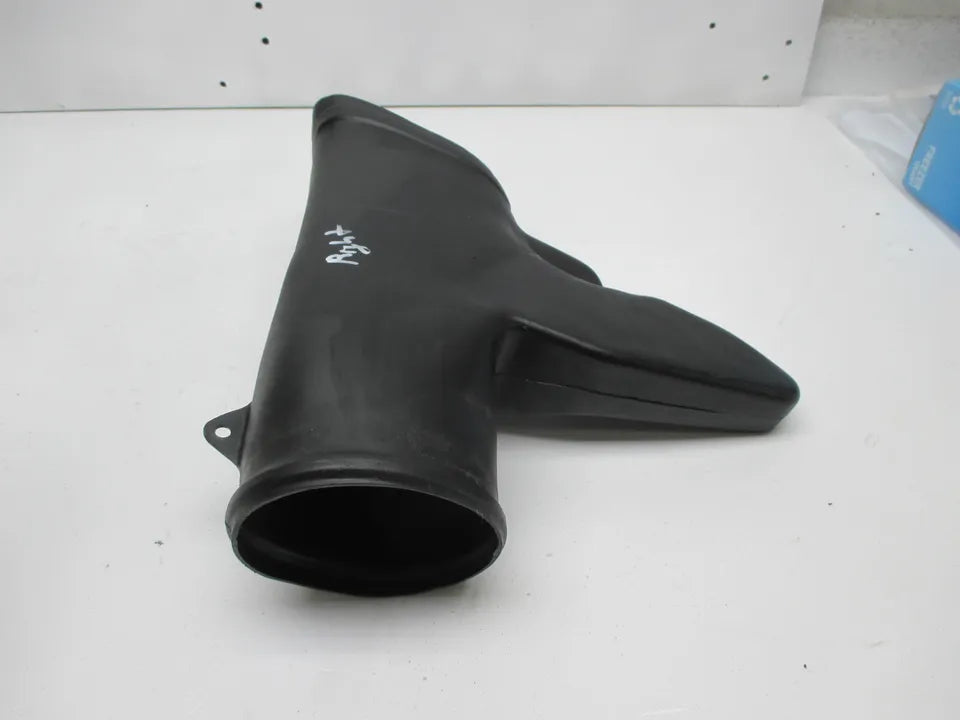 right RAM AIR INTAKE DUCT TUBE 64330-MBW-A10 CBR600 F4I - 2002 CO : 441