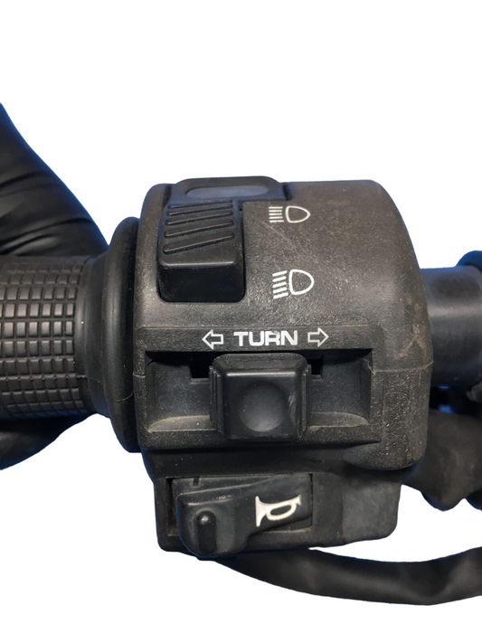 Switch, turn signal 35200-MFL-671 CBR - 1000 - 2008 CO:488